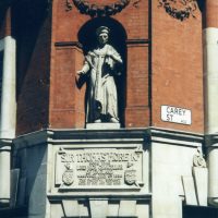 Statue by George Sherrin, c. 1889, above the "More Passage" to Lincoln's Inn, overlooking the Royal Courts of Justice, London. Photograph by Tommy Heyne.
The inscription underneath reads:
SIR THOMAS MORE, KT. SOME TIME LORD CHANCELLOR OF ENGLAND MARTYRED JULY 6TH 1535 THE FAITHFUL SERVANT BOTH OF GOD AND KING. Sir Thomas More, Knight, Lincoln's Inn